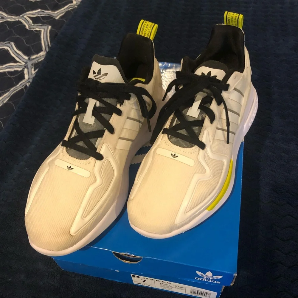 Adidas ZX 2K Flux size 7 white black grey like new - Picture 1 of 9